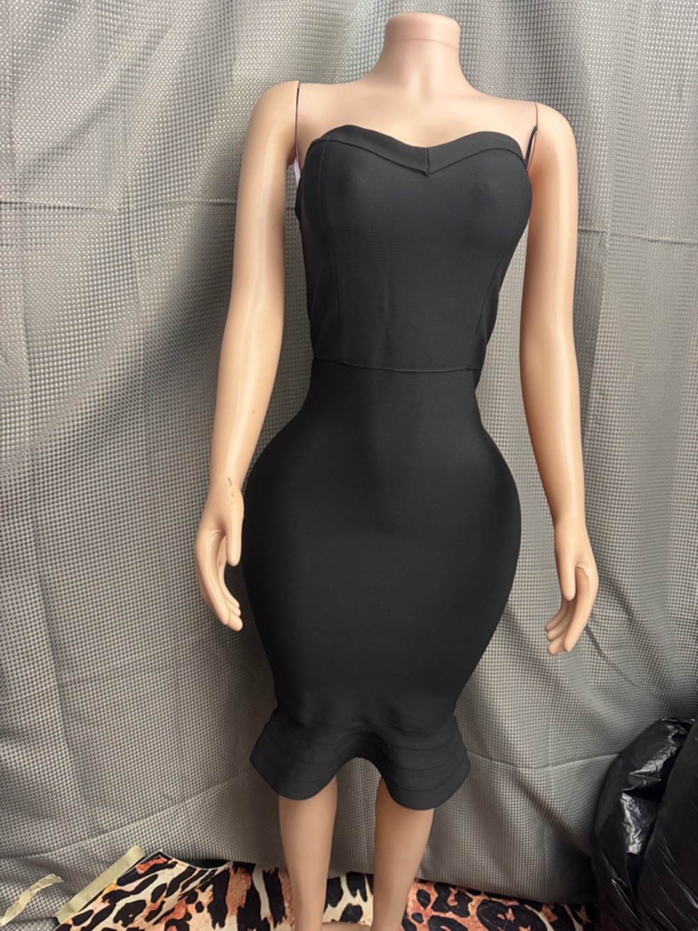 Elegant Black Sweetheart Midi Dress